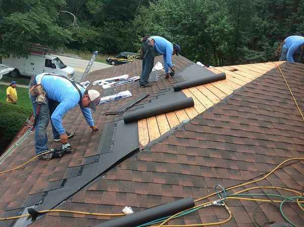 Покрываем крышу дома своими руками: Виды экономного и качественного покрытия +Видео
