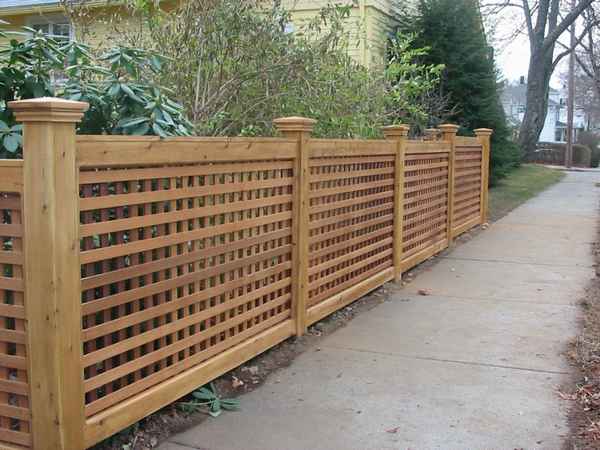 Забор из дерева для собственного хозяйства своими руками: Основные виды деревянных оград +Фото