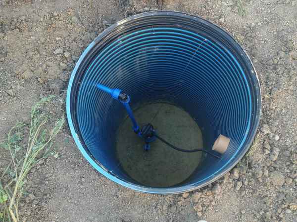 Как построить пластиковый колодец для питьевой воды или канализации для септика на своем участке +Фото и Видео