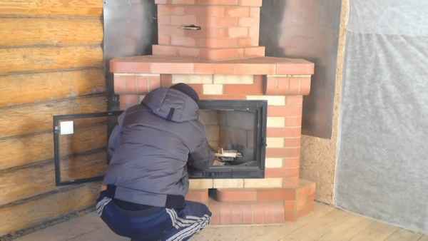Устанавливаем камин дровяной для дома своими руками недорого из кирпича? Пошаговая инструкцияОбзор +Видео