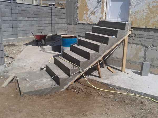 Как сделать ступеньки бетонные на крыльце? Этапы строительства +Видео