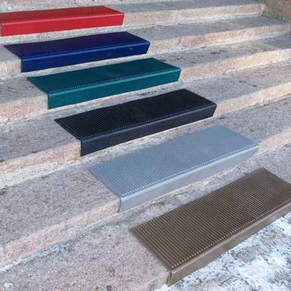 Как выбрать противоскользящее покрытие для лестничных ступенек на улице и в доме? Виды материалов +Фото и Видео