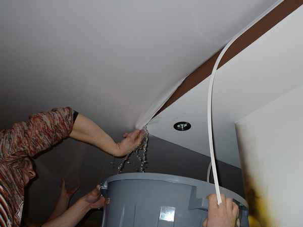 Почему провисают натяжные потолки и как это исправить в доме и квартире? Причины: от температуры, воздуха, воды и предметов +Видео