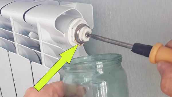 Как спустить воздух из батареи отопления в частном доме