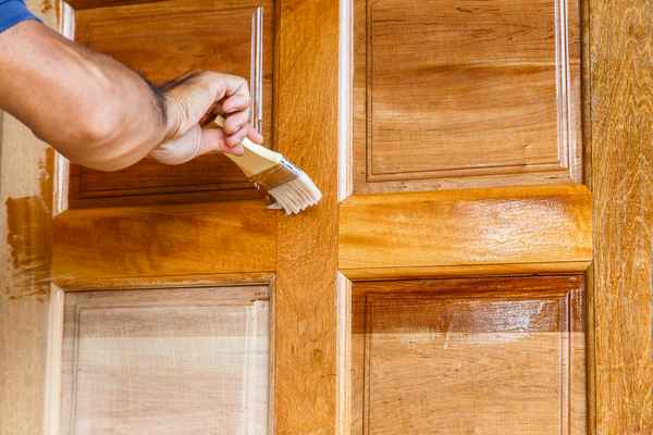 Покраска и лакировка межкомнатной деревянной двери в доме своими руками:  Пошаговая инструкция и Советы +Фото и Видео